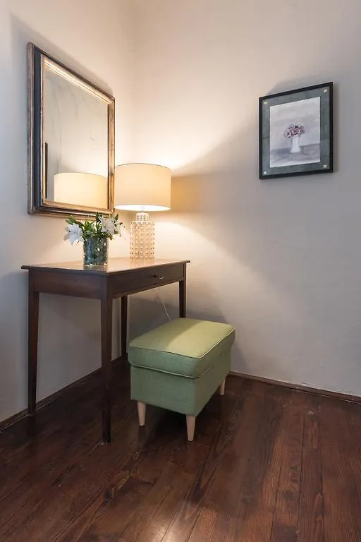 Charming Attic Niche Daire Floransa